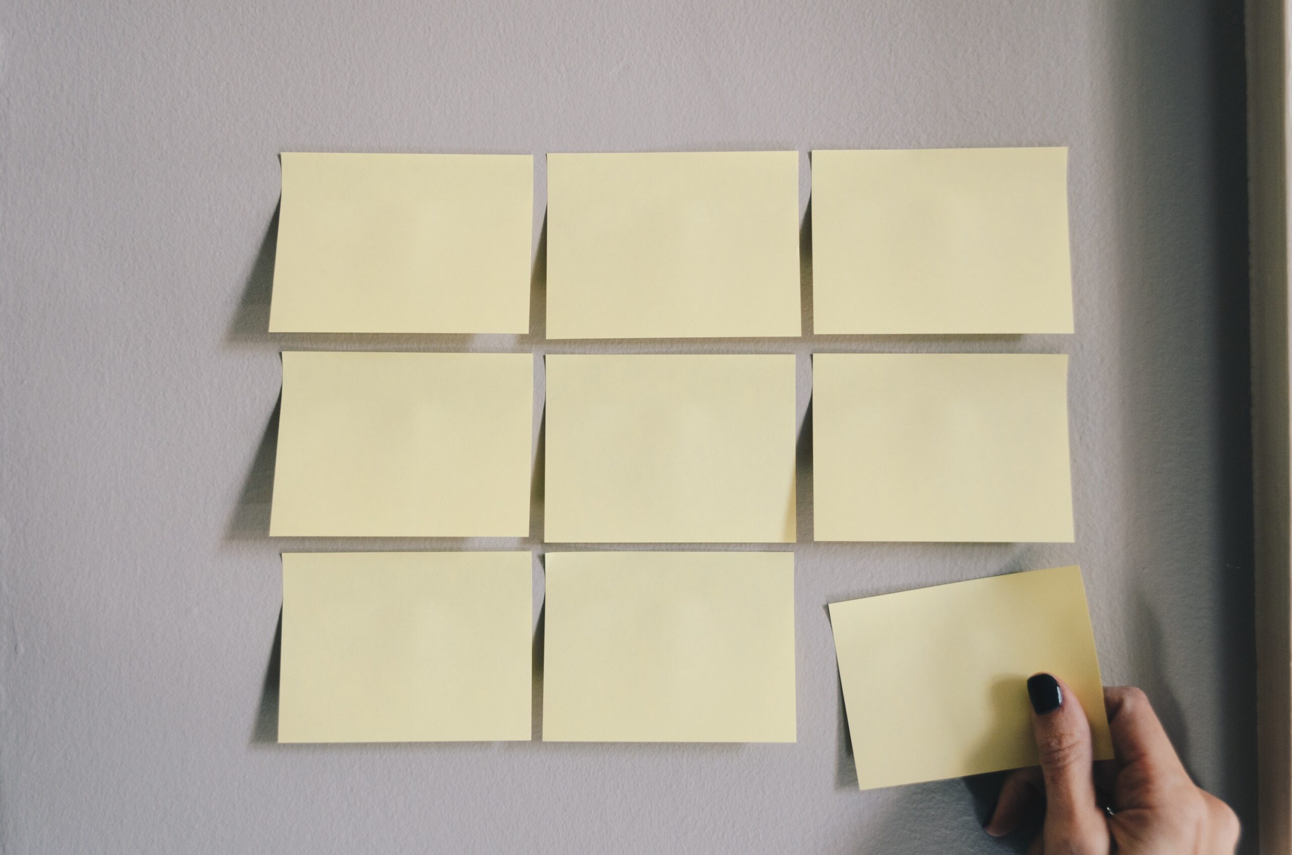 Anfitrião coloca post its na sua propriedade para informações a hóspedes