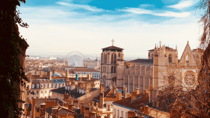 Vieux Lyon de jour, sur la droite, la Cathédrale Saint-Jean 