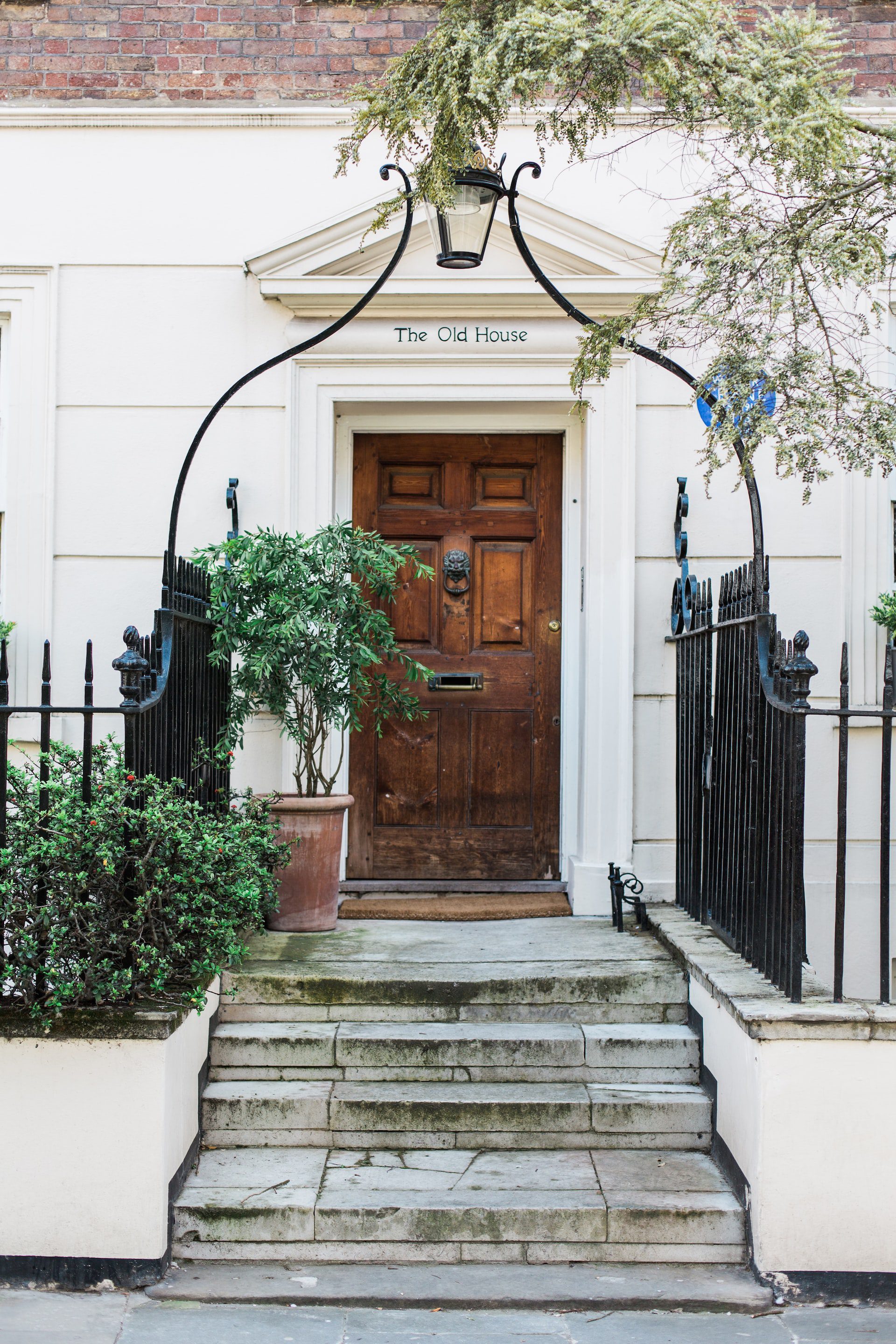 Chelsea neighbourhood wooden front door