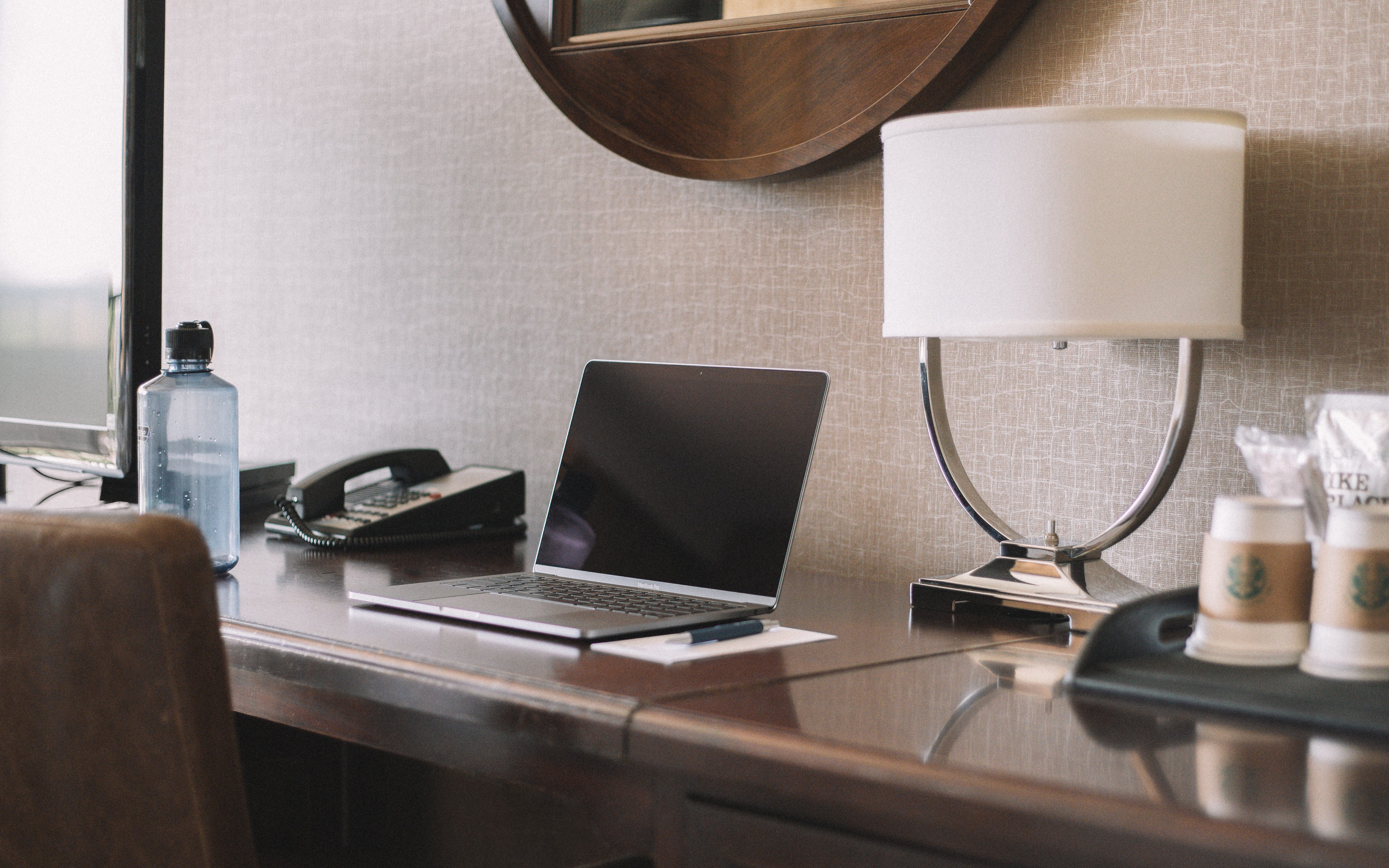 Secretária de Trabalho num Airbnb com Wifi para Viajantes de Negócios