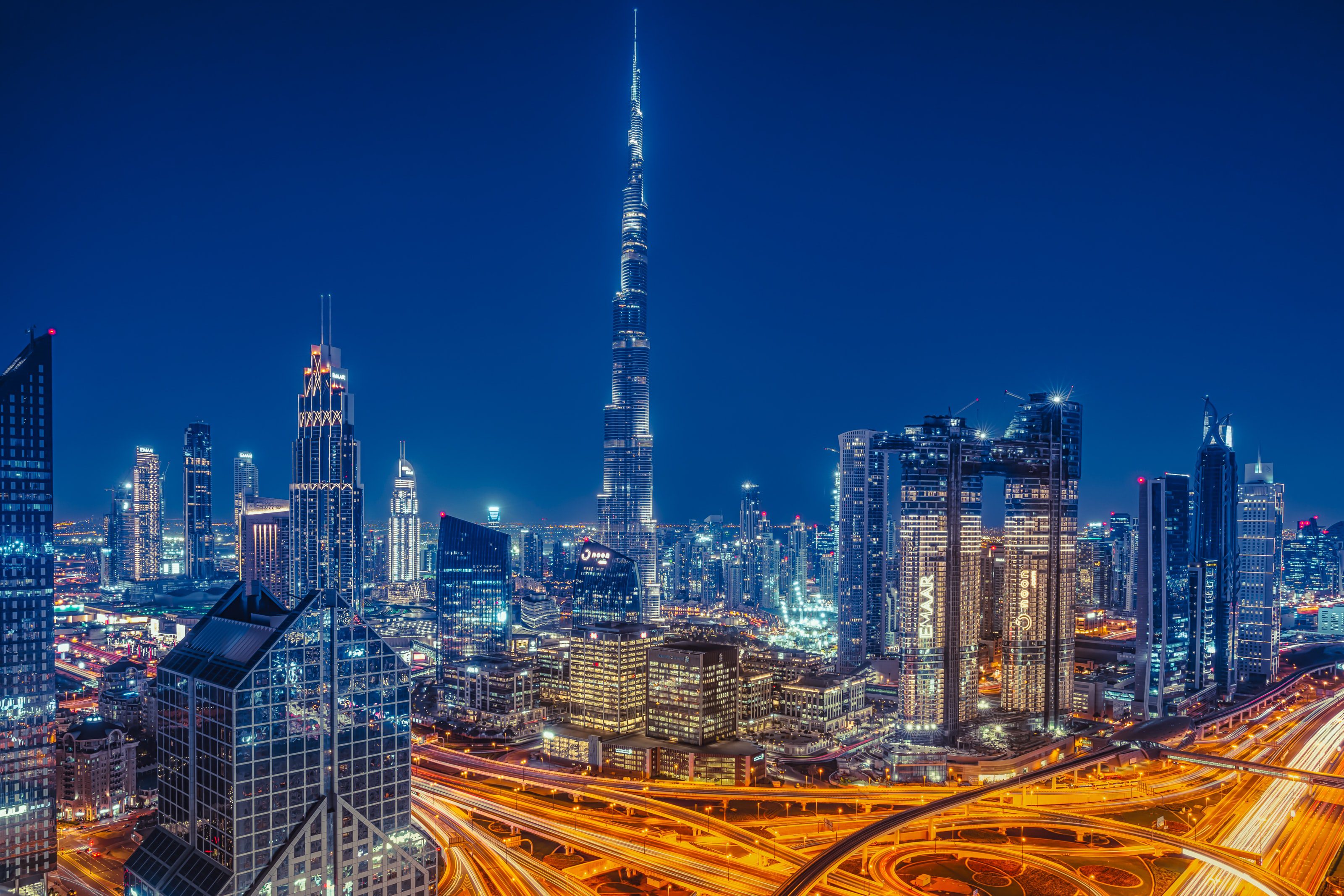 dubai la nuit illuminée
